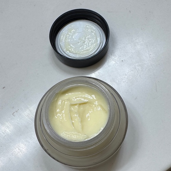 Bobbi Brown Hydrating Face Cream with Black Lid - Picture 3 of 3
